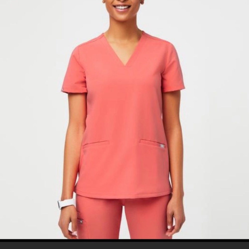 Figs scrub top